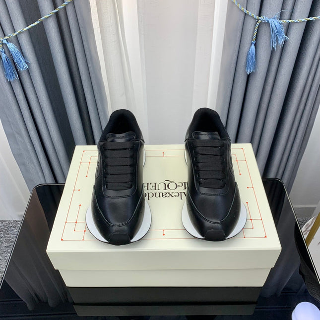 SPRINT RUNNER LOW-TOP IN BLACK CALFSKIN EMBOSSED LOGO