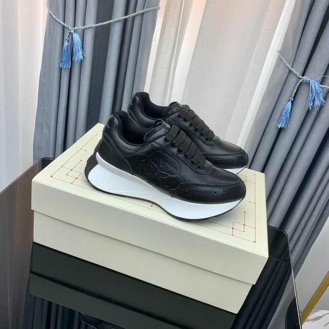 SPRINT RUNNER LOW-TOP IN BLACK CALFSKIN EMBOSSED LOGO