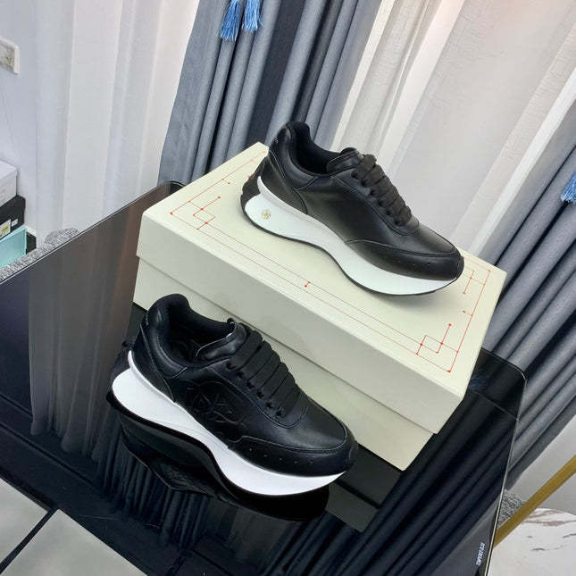 SPRINT RUNNER LOW-TOP IN BLACK CALFSKIN EMBOSSED LOGO