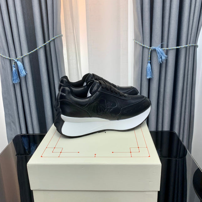 SPRINT RUNNER LOW-TOP IN BLACK CALFSKIN EMBOSSED LOGO