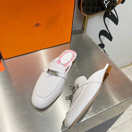 0Z MULE WHITE CALFSKIN WITH PINK PATTERN