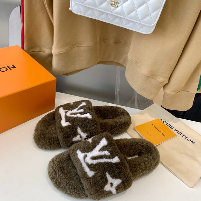 LV WOMEN'S PASEO FLAT SLIPPER IN OLIVE GREEN FLEECE WITH WHITE LOGO