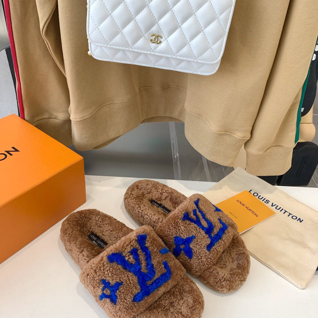 LV WOMEN'S PASEO FLAT SLIPPER IN BROWN FLEECE WITH BLUE LOGO