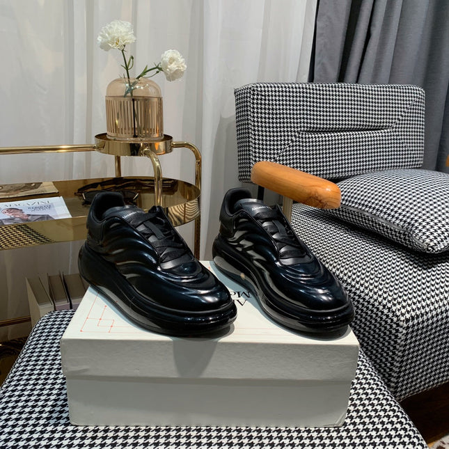 OVERSIZED SNEAKERS IN BLACK SHINY CALFSKIN WAVE PATTERN AND BLACK SOLE