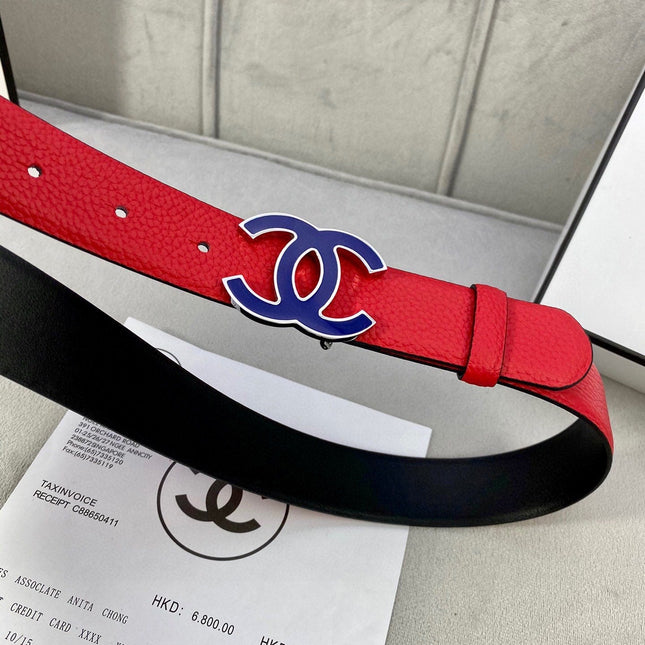 CC 30MM BELT IN CHERRY RED GRAINED CALFSKIN WITH NAVY BLUE METAL LOGO