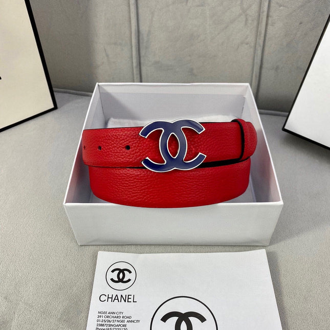 CC 30MM BELT IN CHERRY RED GRAINED CALFSKIN WITH NAVY BLUE METAL LOGO