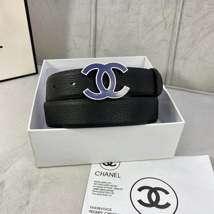 CC 30MM BELT IN BLACK GRAINED CALFSKIN WITH NAVY BLUE METAL LOGO