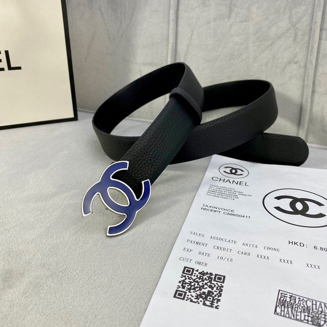 CC 30MM BELT IN BLACK GRAINED CALFSKIN WITH NAVY BLUE METAL LOGO