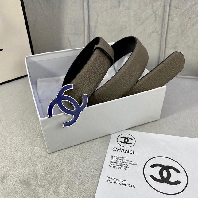 CC 30MM BELT IN MOCHA BROWN GRAINED CALFSKIN WITH NAVY BLUE LOGO