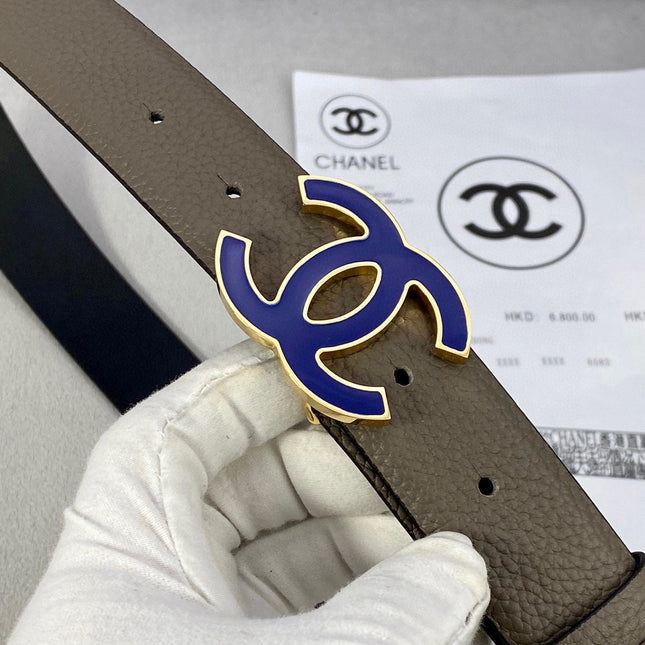 CC 30MM BELT IN MOCHA BROWN GRAINED CALFSKIN WITH NAVY BLUE LOGO