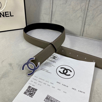 CC 30MM BELT IN MOCHA BROWN GRAINED CALFSKIN WITH NAVY BLUE LOGO