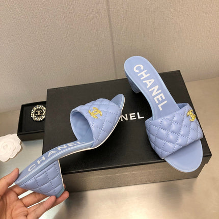 DIAMOND-QUILTED 6 CM SANDALS IN CAROLINA BLUE LAMBSKIN