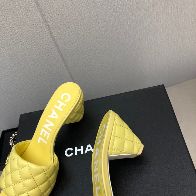 DIAMOND-QUILTED 6 CM SANDALS IN BRIGHT YELLOW LAMBSKIN