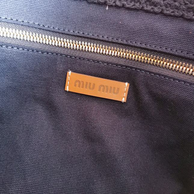 TOTE BAG 40 IN STRIPED PATTERN OF BLACK RED AND CREAM WHITE WOVEN RAFFIA