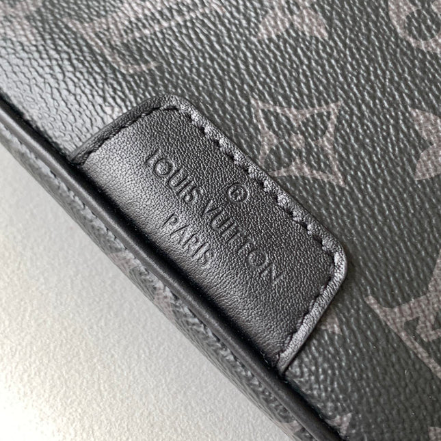 LV 25S DISCOVERY BUMBAG 44 IN BLACK MONOGRAM ECLIPSE CALFSKIN