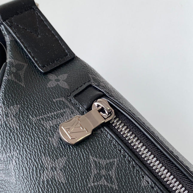 LV 25S DISCOVERY BUMBAG 44 IN BLACK MONOGRAM ECLIPSE CALFSKIN