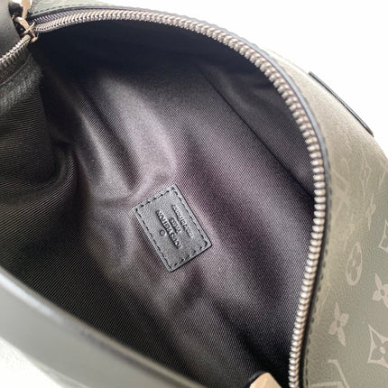 LV 25S DISCOVERY BUMBAG 44 IN BLACK MONOGRAM ECLIPSE CALFSKIN