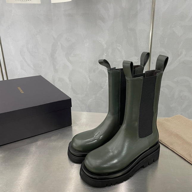 LUG CHELSEA BOOT IN ARMY GREEN CALFSKIN