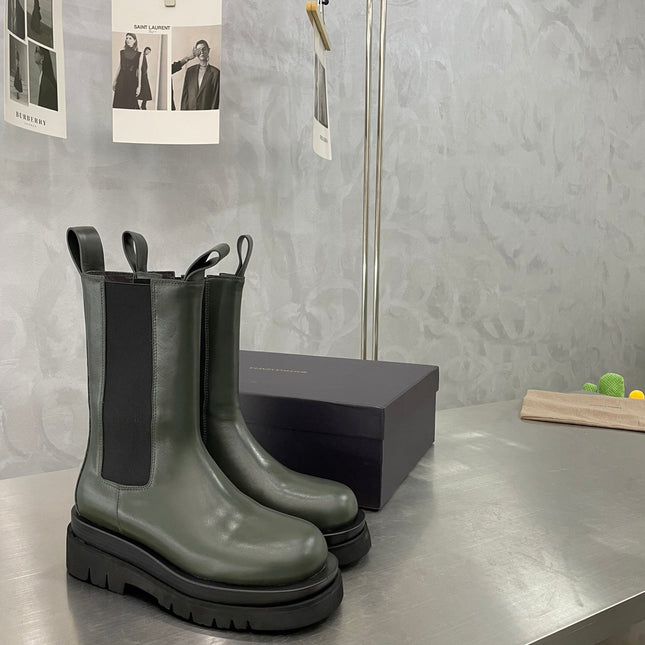 LUG CHELSEA BOOT IN ARMY GREEN CALFSKIN