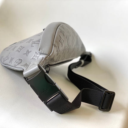 LV 25S DISCOVERY BUMBAG 44 IN TAUPE GRAY EMBOSSED MONOGRAM ECLIPSE CALFSKIN