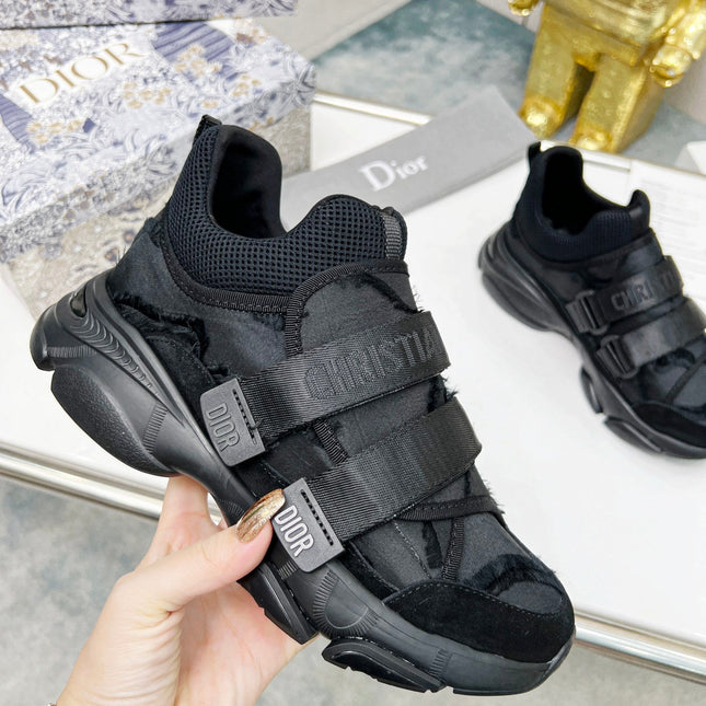 D-WANDER SNEAKERS IN BLACK TECHNICAL FABRIC AND SUEDE