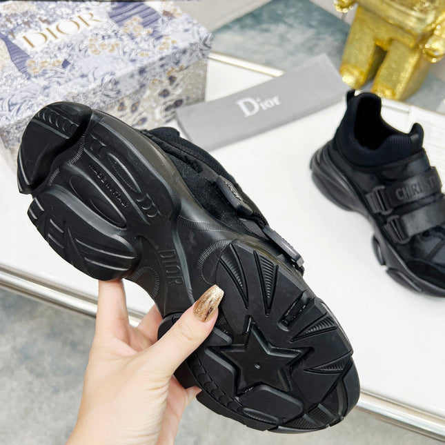 D-WANDER SNEAKERS IN BLACK TECHNICAL FABRIC AND SUEDE