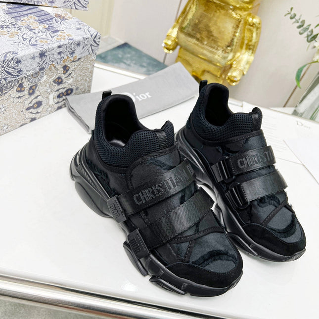 D-WANDER SNEAKERS IN BLACK TECHNICAL FABRIC AND SUEDE
