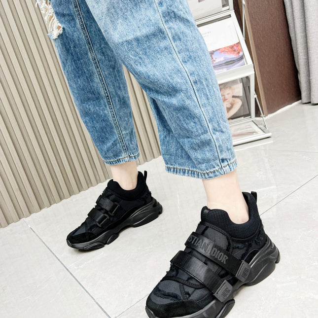 D-WANDER SNEAKERS IN BLACK TECHNICAL FABRIC AND SUEDE
