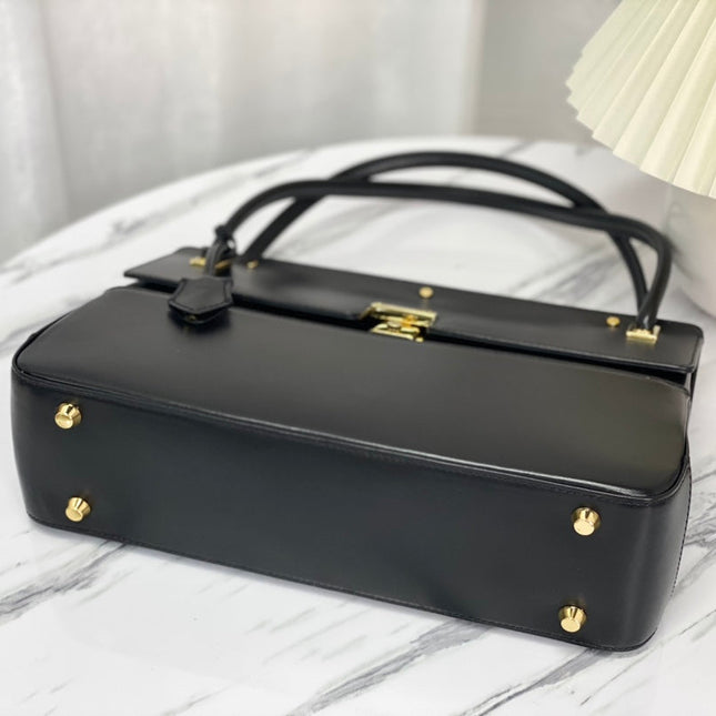 PARISIENNE 30 HANDBAG IN BLACK SMOOTH CALFSKIN