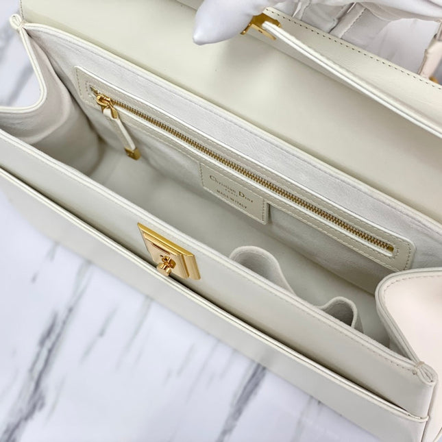 PARISIENNE 30 HANDBAG IN WHITE SMOOTH CALFSKIN