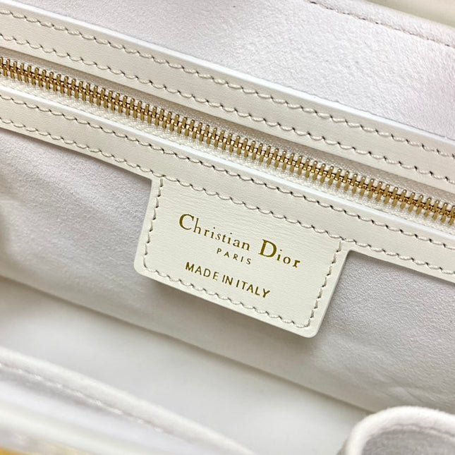 PARISIENNE 30 HANDBAG IN WHITE SMOOTH CALFSKIN