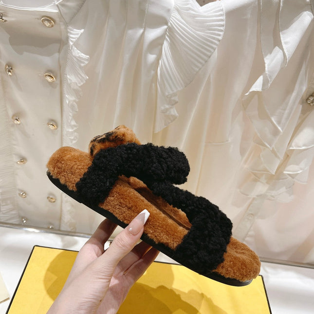 FENDI DAD SANDAL IN BLACK MIX CINNAMON BROWN FLEECE