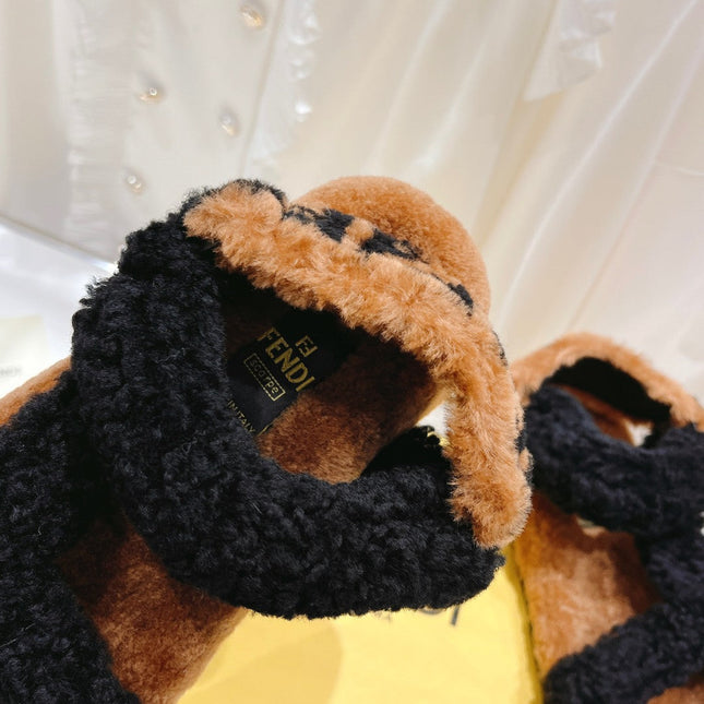 FENDI DAD SANDAL IN BLACK MIX CINNAMON BROWN FLEECE