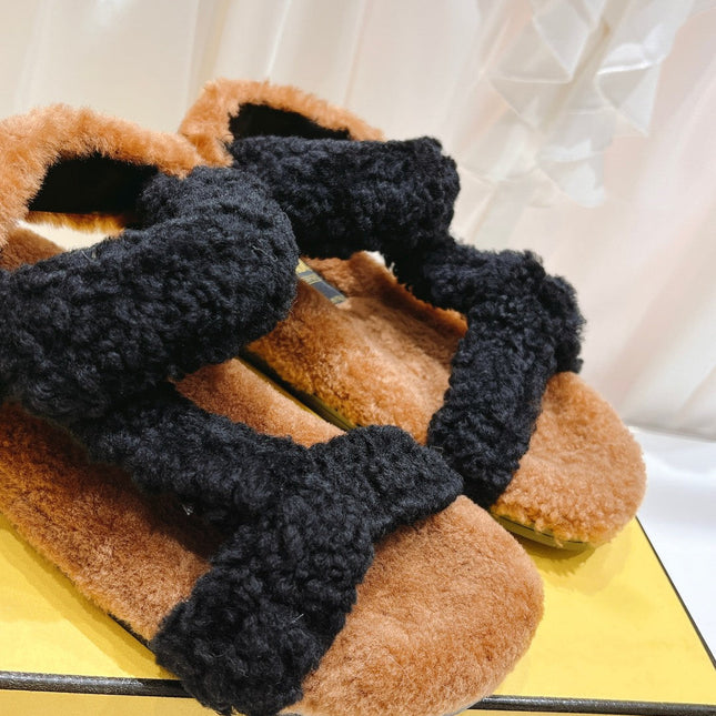 FENDI DAD SANDAL IN BLACK MIX CINNAMON BROWN FLEECE