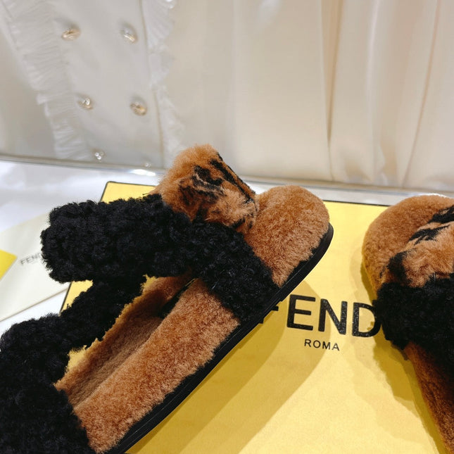 FENDI DAD SANDAL IN BLACK MIX CINNAMON BROWN FLEECE