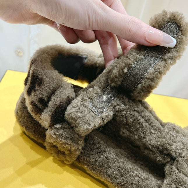 FENDI DAD SANDAL IN MOCHA BROWN FLEECE