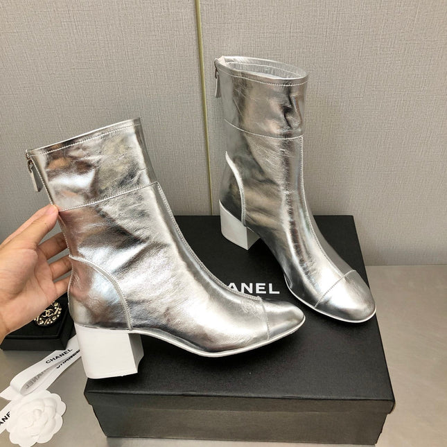 BLOCK HEEL ANKLE BOOTS IN SILVER CALFSKIN