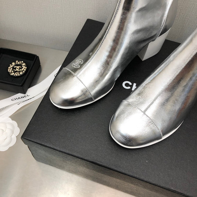 BLOCK HEEL ANKLE BOOTS IN SILVER CALFSKIN