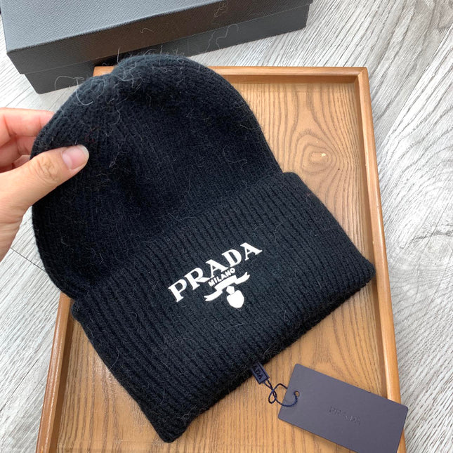 BEANIE HAT IN BLACK WOOL 108753