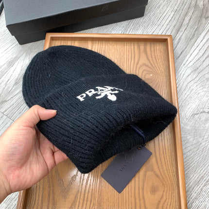 BEANIE HAT IN BLACK WOOL 108753