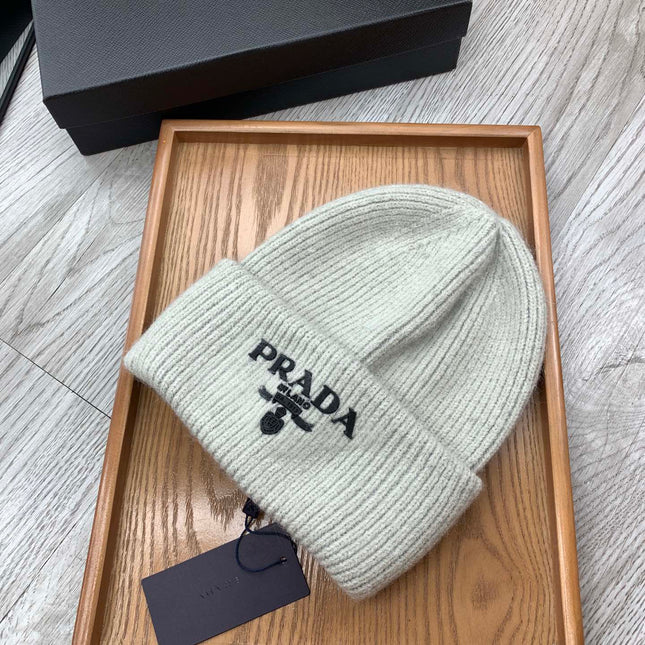 BEANIE HAT IN PALE GRAY WOOL 108746