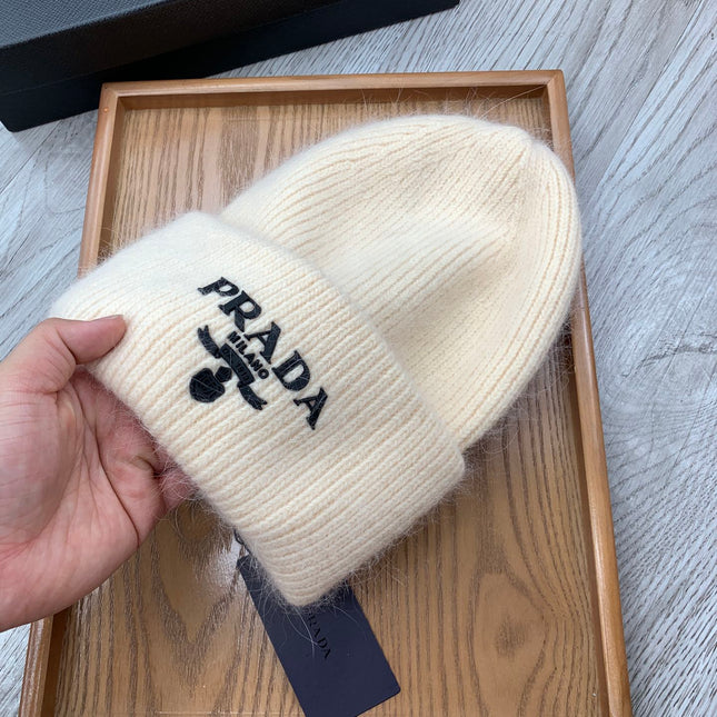 BEANIE HAT IN BEIGE CREAM WOOL 108745