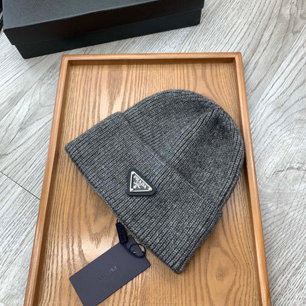 BEANIIE HAT IN GRAPHITE GRAY WOOL 335032