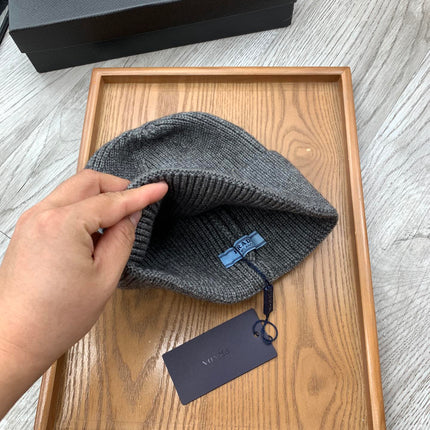 BEANIIE HAT IN GRAPHITE GRAY WOOL 335032