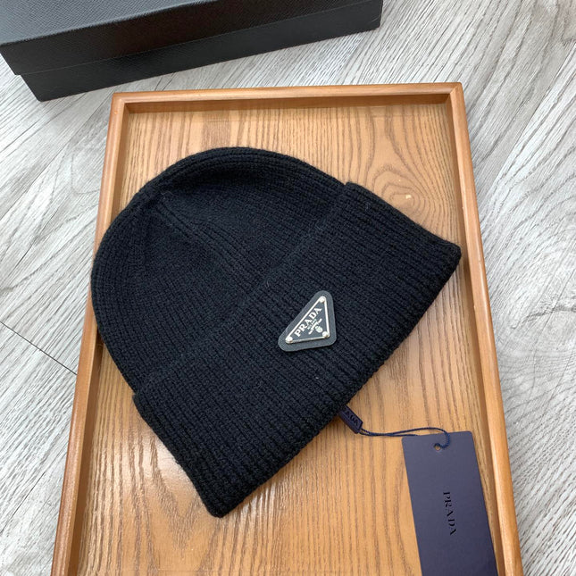 BEANIIE HAT IN BLACK WOOL 335039