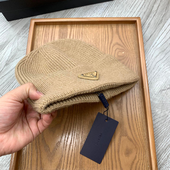BEANIIE HAT IN CAMEL BROWN WOOL 335038
