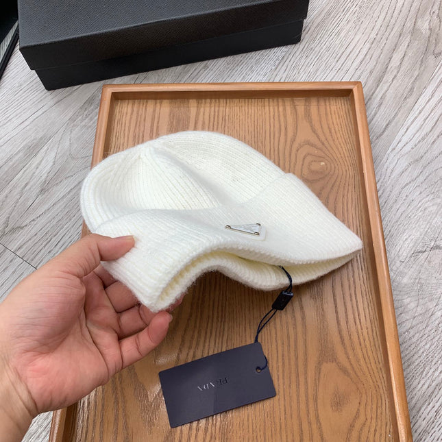 BEANIIE HAT IN WHITE WOOL 335040