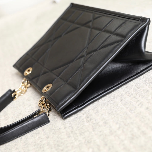 MEDIUM TOTE BOOK 26 BAG IN BLACK CALFSKIN