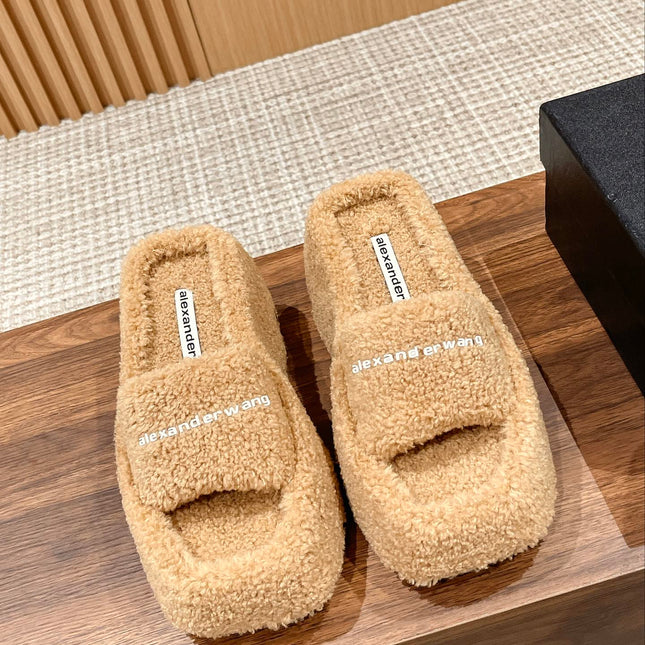 CHUNKY PLATFORM SIPPERS IN CAMEL BEIGE LAMBSWOOL