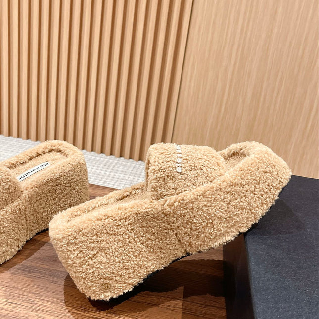 CHUNKY PLATFORM SIPPERS IN CAMEL BEIGE LAMBSWOOL